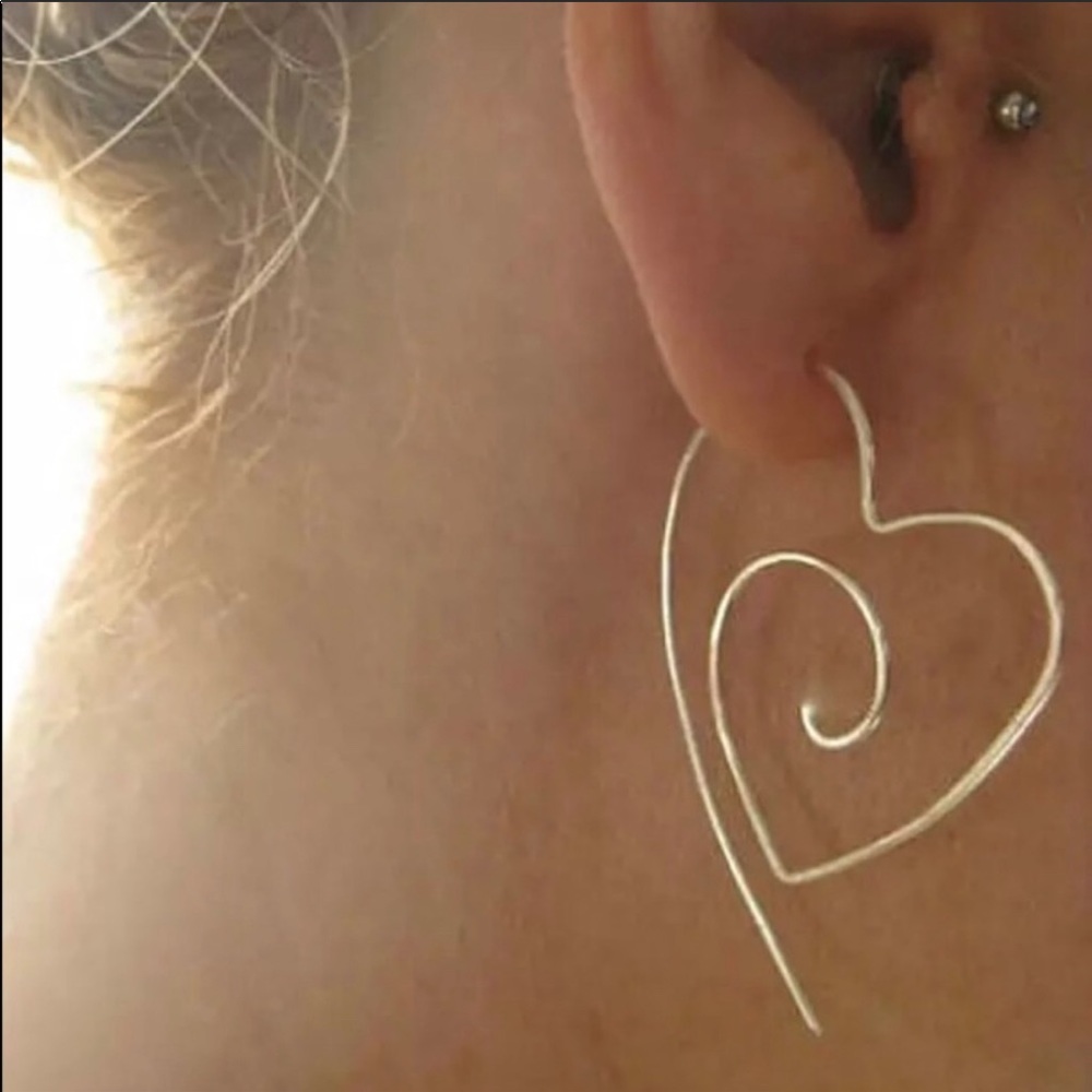 NEW 💕 Spiral Heart Earrings